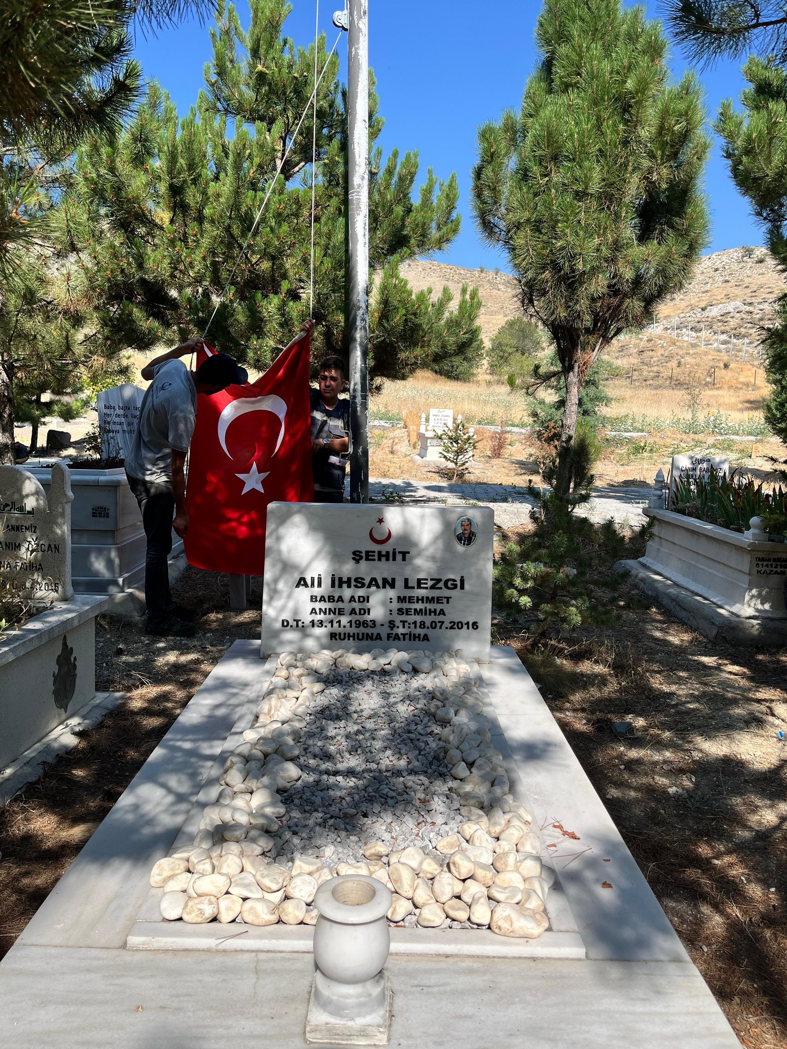 Şehi̇t Mezarliklarina Vefa Dokunuşu (3)