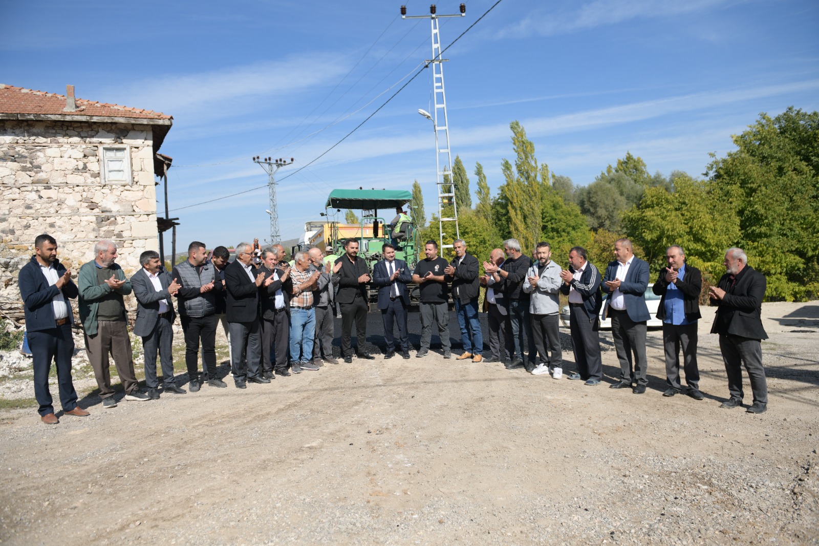 Çalta Mahallesi̇ne Tari̇hi̇nde İlk Kez Asfalt Çalişmasi (5)
