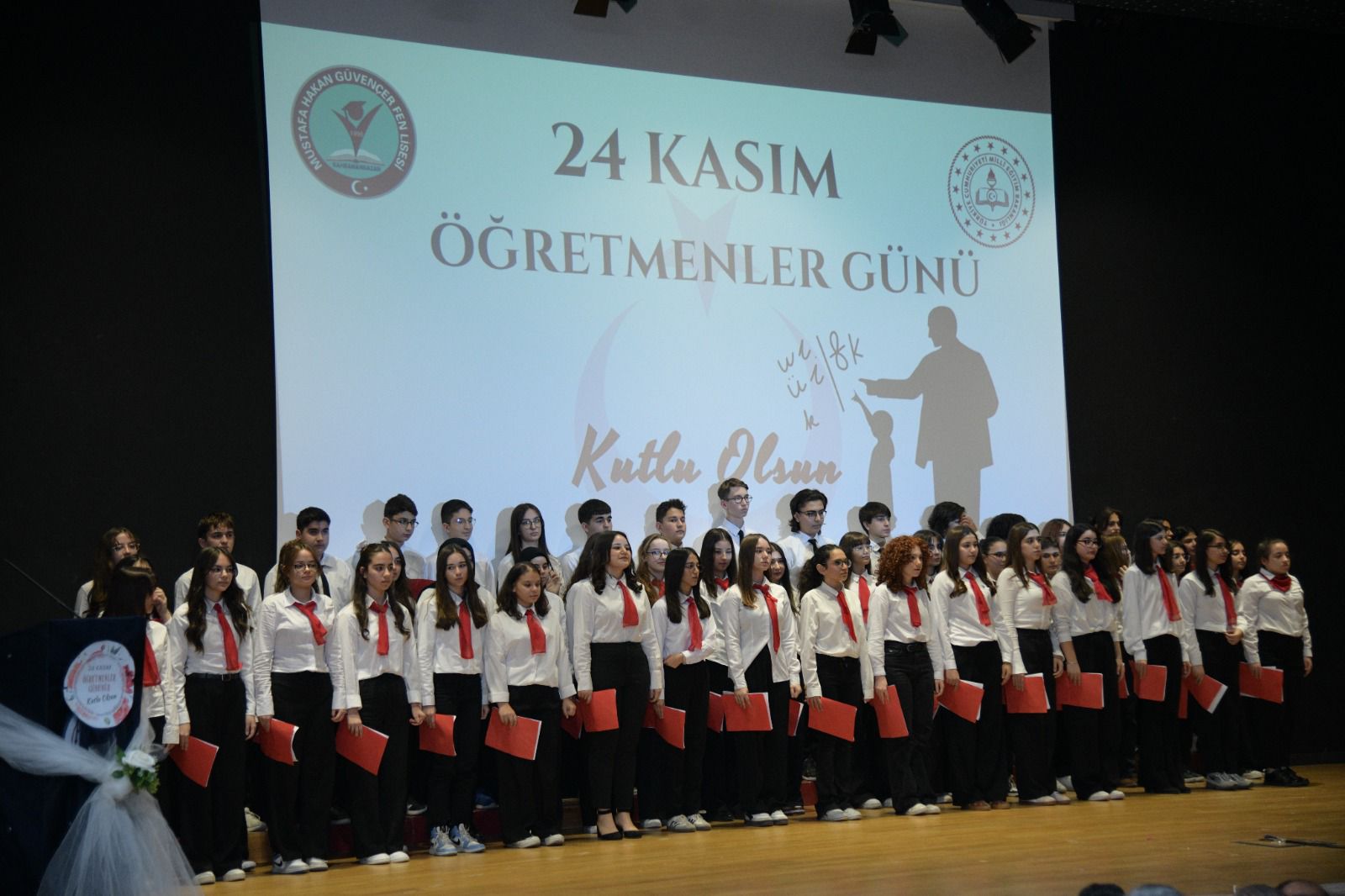 24 Kasim Öğretmenler Günü Kahramankazan’da Coşkuyla Kutlandi (6)