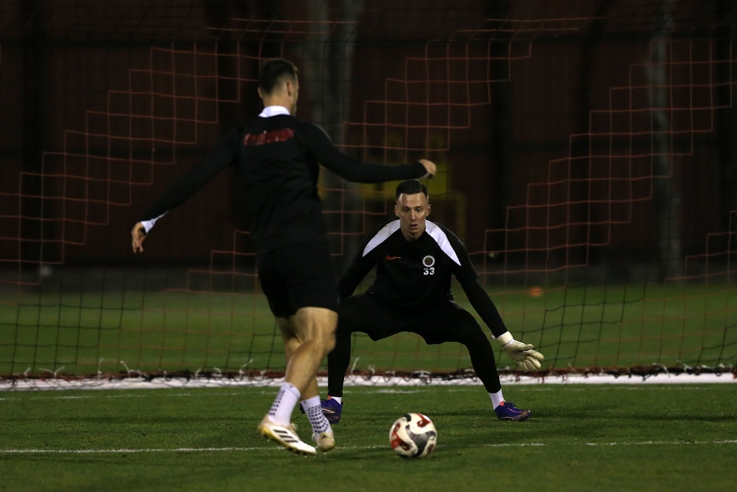 🔴⚫️Kasımpaşa Maçı Hazırlıklarımız Sürüyor.⚡️👉🏻Ekibimizin Bugünkü Antrenmanını Başkanımız Hayd (3)