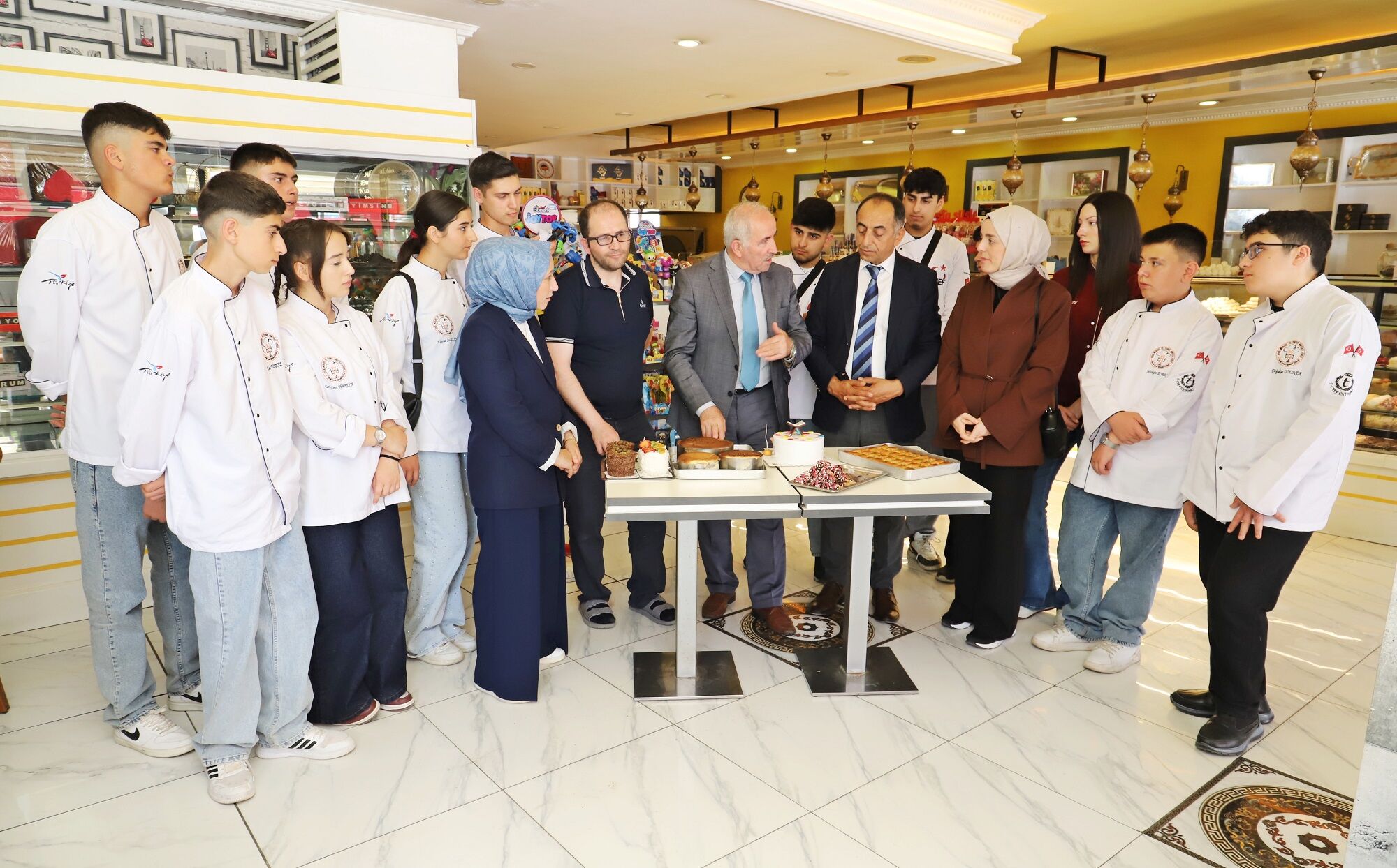 Pastacilar Odasi Başkani Mustafa Kahveci̇ Anlatirken (3)