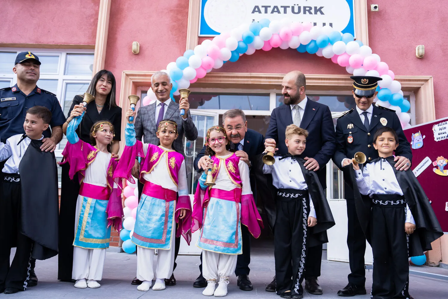 Başkan Odabaşı İlk Ders Zilinde Öğrencileri Yalnız Bırakmadı
