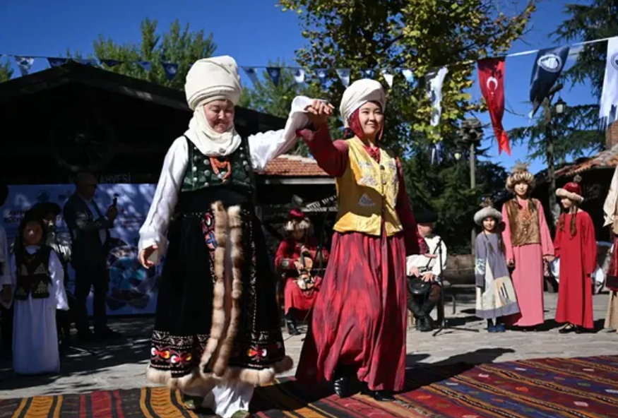 Türk Dünyası Kültür ve Sanat Festivali Altınköy'de Başladı