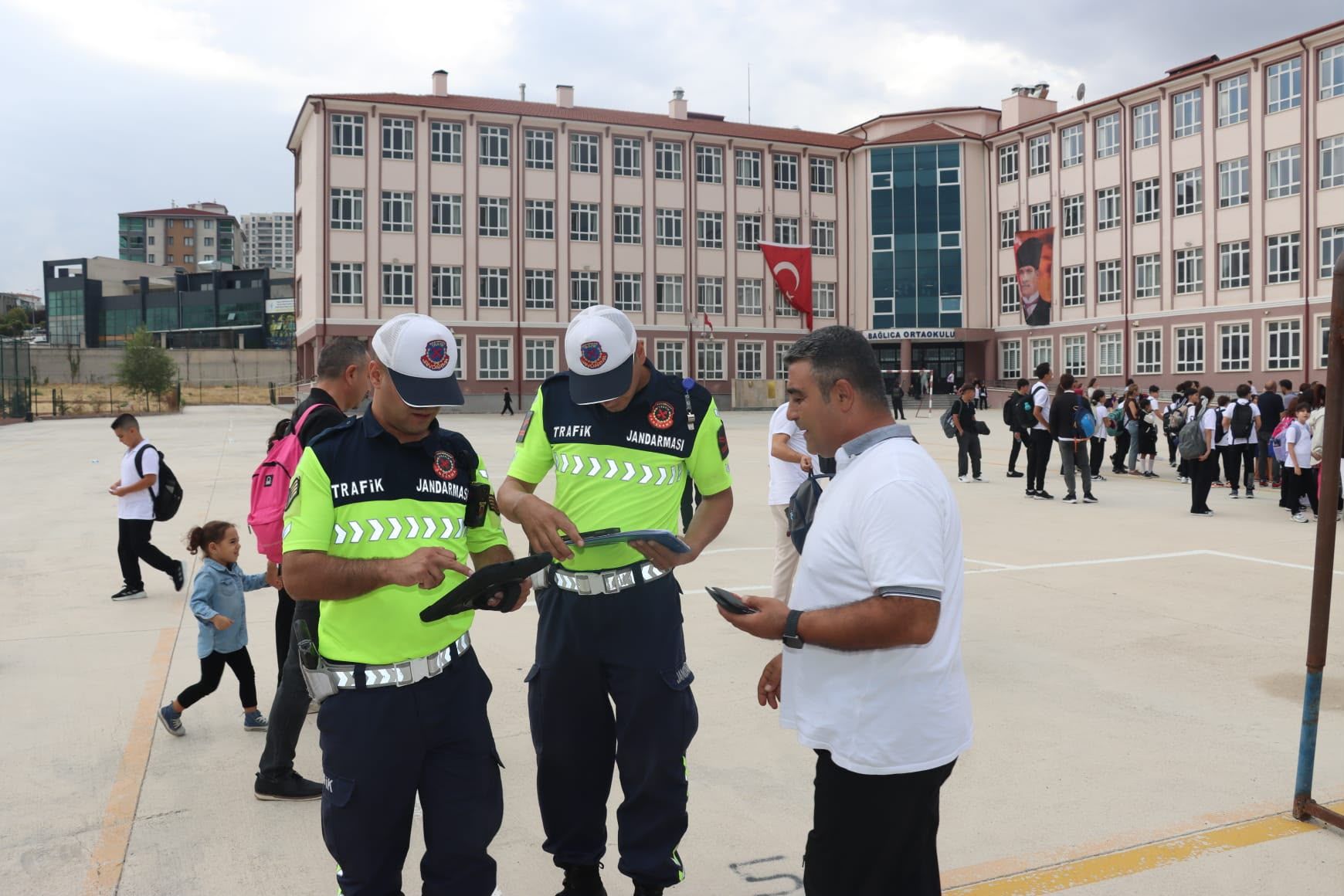 Ankara'da Okul Çevrelerinde Sıkı Denetim